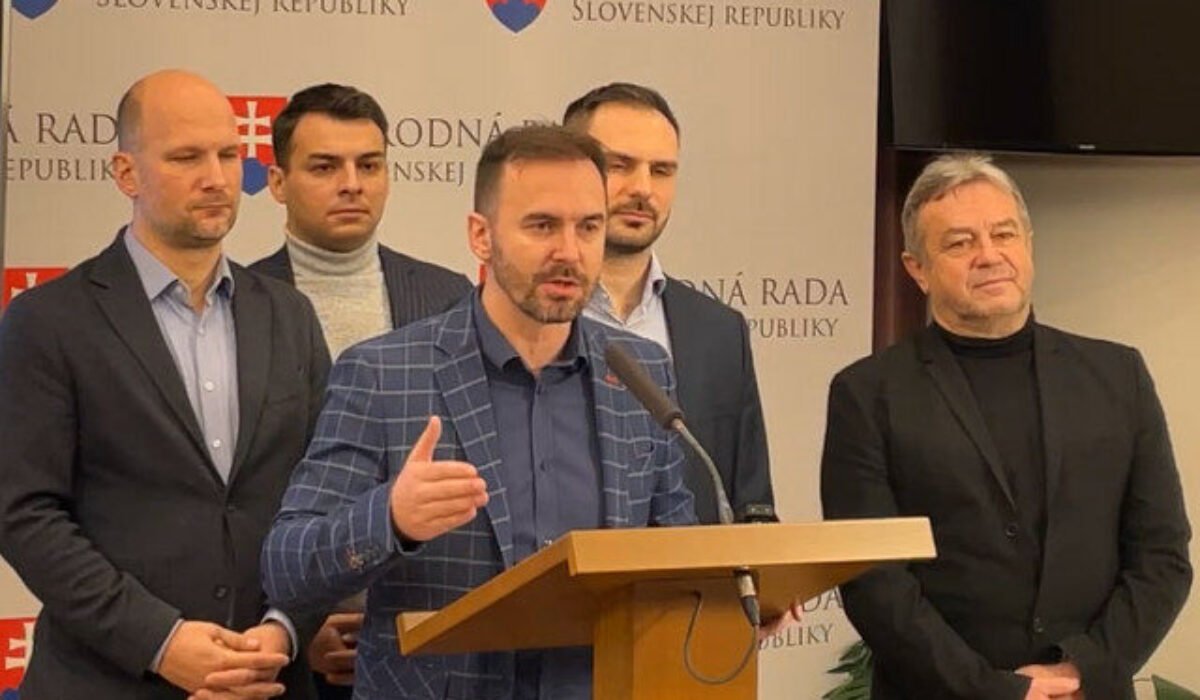 Fica treba podľa matovičovcov odvolať, progresívci sa boja dať návrh na vyslovenie nedôvery premiérovi – VIDEO