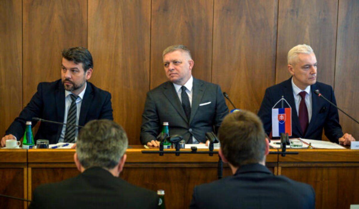 Fico obhajuje stretnutie s Putinom: Nebola to netransparentná návšteva, boli aj pekné fotografie – FOTO