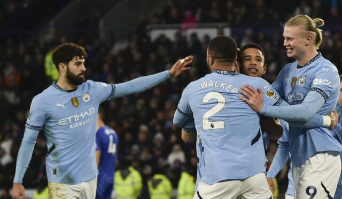 Kyle Walker požiadal o odchod z Manchestru City, potvrdil Guardiola