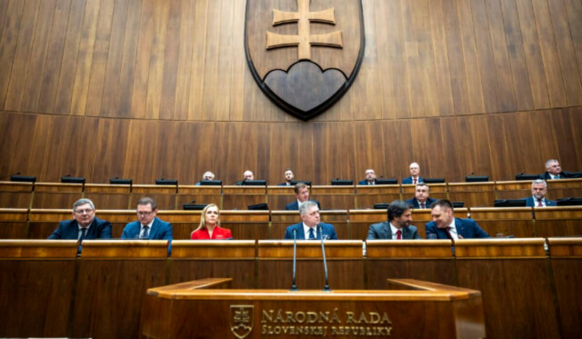 Kmec: To, či sa februárová schôdza parlamentu presunie na neskôr, je na rozhodnutí Žigu