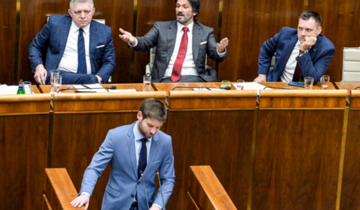 Šimečka: Vládna koalícia na čele s premiérom Ficom zmarila schôdzu k vysloveniu nedôvery vláde – VIDEO