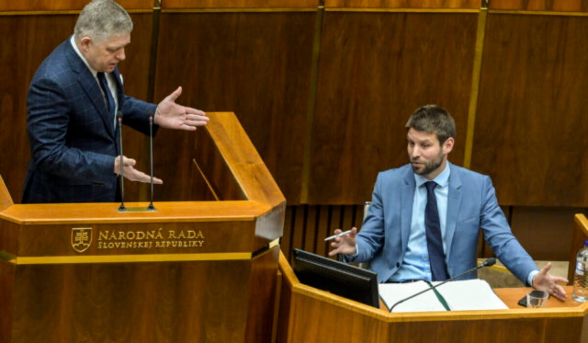 Šimečka vyletí ako čertík z krabičky vždy, keď sa hovorí o financovaní mimovládok, skonštatoval premiér Fico