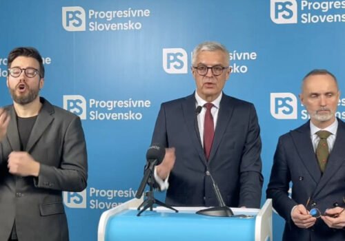 Progresívci varujú pred oslabením postavenia Slovenska v NATO a EÚ. Náš obranný rozpočet sa míňa na nemocnice a mosty, nie na bezpečnosť – VIDEO