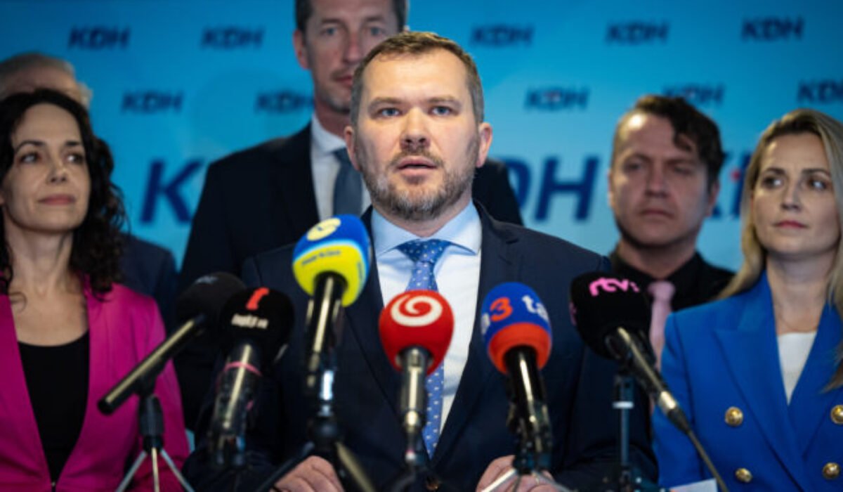 KDH chce v ústave zakotviť zvrchovanosť Slovenska v kultúrno-etických otázkach, koordináciu s Ficom popiera – VIDEO