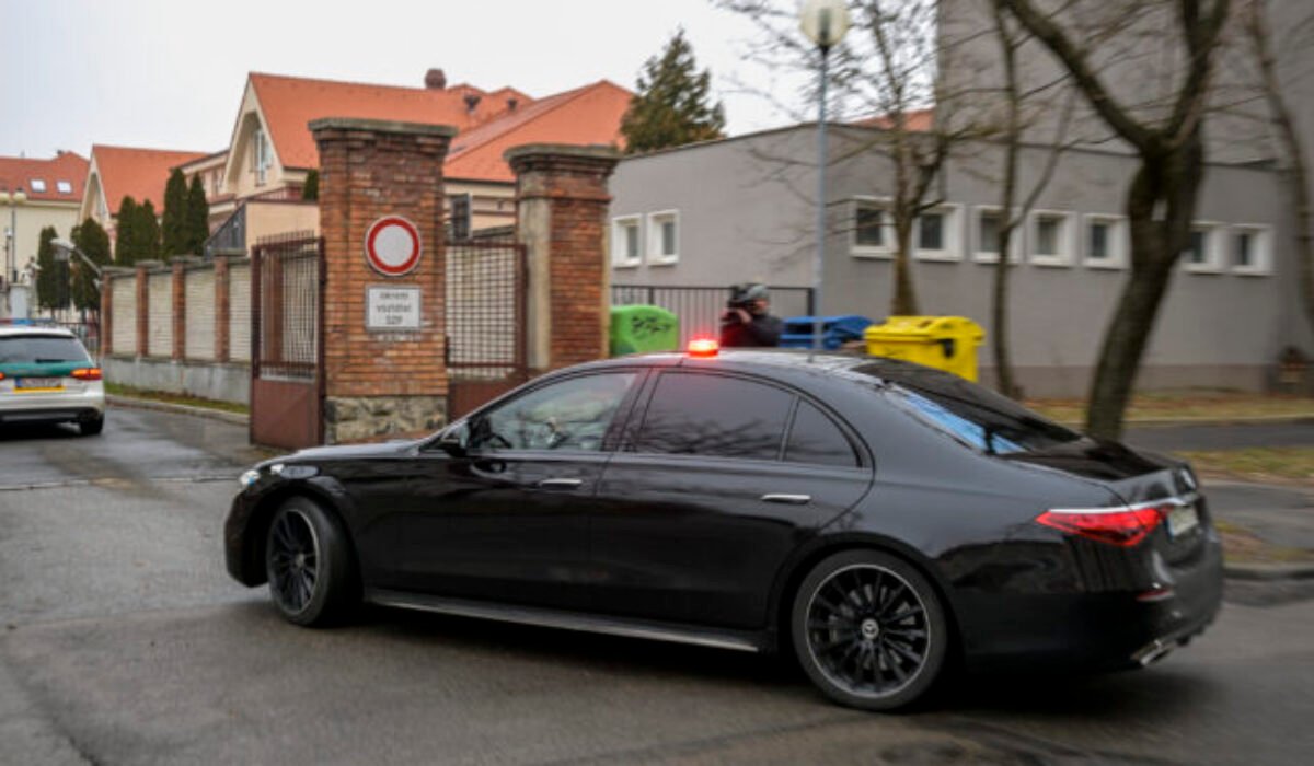 Pellegrini navštívil sídlo Slovenskej informačnej služby, žiada zvolať bezpečnostnú radu – FOTO