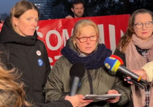 Fico sa bojí hlasu ulice, tvrdí iniciatíva Nie v našom meste. Ohradzuje sa voči obvineniam premiéra aj Pellegriniho – VIDEO