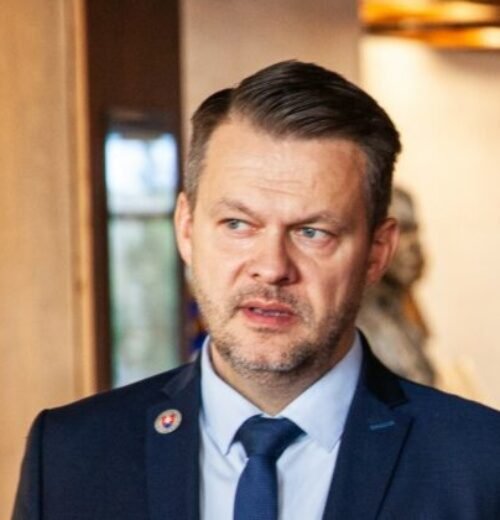 MIRRI podpísalo 15 zmlúv za osem miliónov eur. Modernizácia čaká cesty, mosty aj viaceré školy