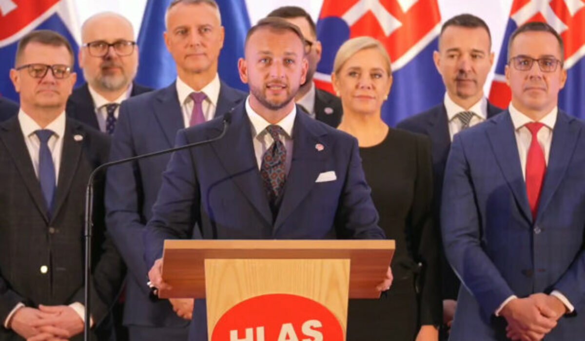 Šutaj Eštok odkázal protestujúcim, že aj Hlas je Európa. Polícia do protestov nezasahovala, dodal ako minister vnútra – VIDEO