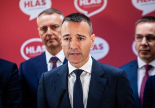 Preferencie padajú u všetkých strán vládnej koalície, Drucker to považuje aj za dôsledok konsolidácie