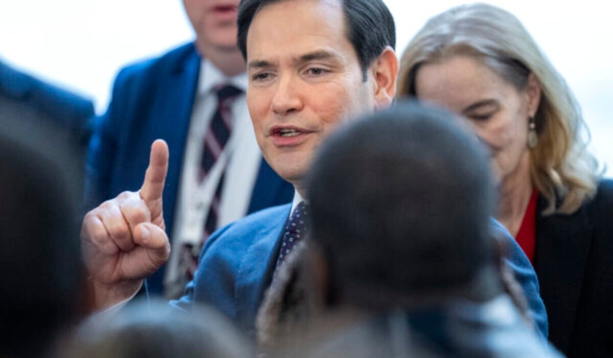 Americký minister zahraničia Marco Rubio pohrozil odmenami na vedúcich predstaviteľov afganského Talibanu