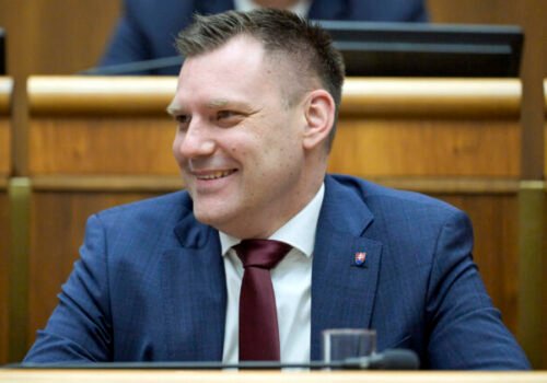 Odvolávanie Tarabu a Šimkovičovej v parlamente malo v stredu rovnaký scenár ako v utorok – VIDEO
