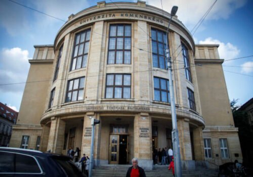 Vedenie Univerzity Komenského reaguje na spoločenskú situáciu, vyzýva na sebareflexiu účastníkov konfliktu