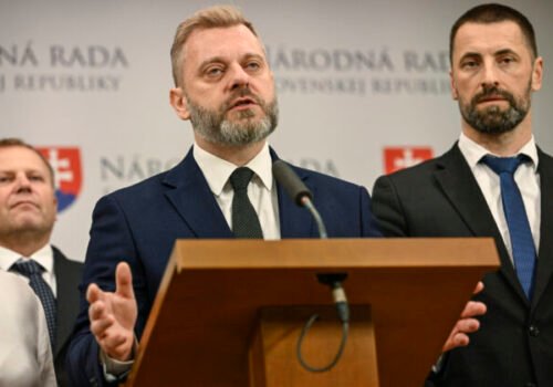 Krúpa požiadal o zvolanie mimoriadneho výboru, liberáli chcú preveriť tvrdenia o zneužívaní polície Šutajom Eštokom