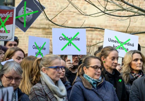 Liberáli vyzývajú Šimkovičovú na odvolanie Niňaja, SNG sa pre neodborné vedenie dostala do veľkej krízy