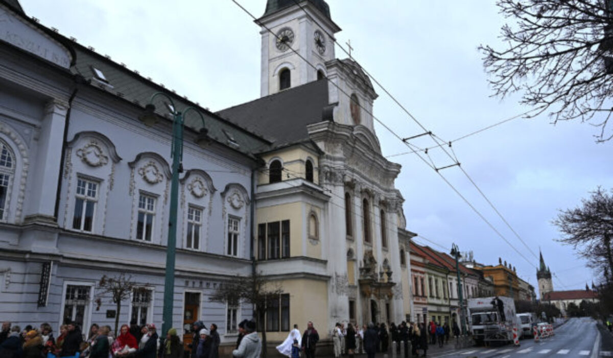 Telesné ostatky zosnulého vladyku Ladislava Hučka uložili do krypty Katedrály sv. Jána Krstiteľa v Prešove