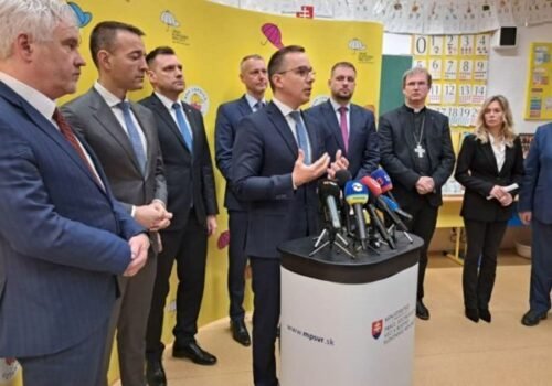 Monitoring odhalil alarmujúce údaje, situáciu detí z rómskych marginalizovaných skupín bude riešiť nadrezortná skupina – FOTO, VIDEO