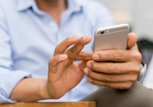 Ministerstvo práce upozorňuje verejnosť na falošné SMS správy zaslané v jeho mene