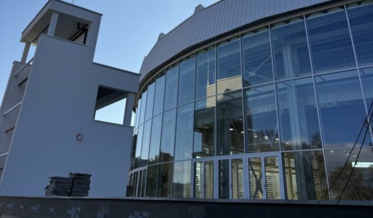 Výstavba Národného olympijského centra plaveckých športov v Košiciach napreduje, otvoriť ho plánujú na konci leta – VIDEO, FOTO