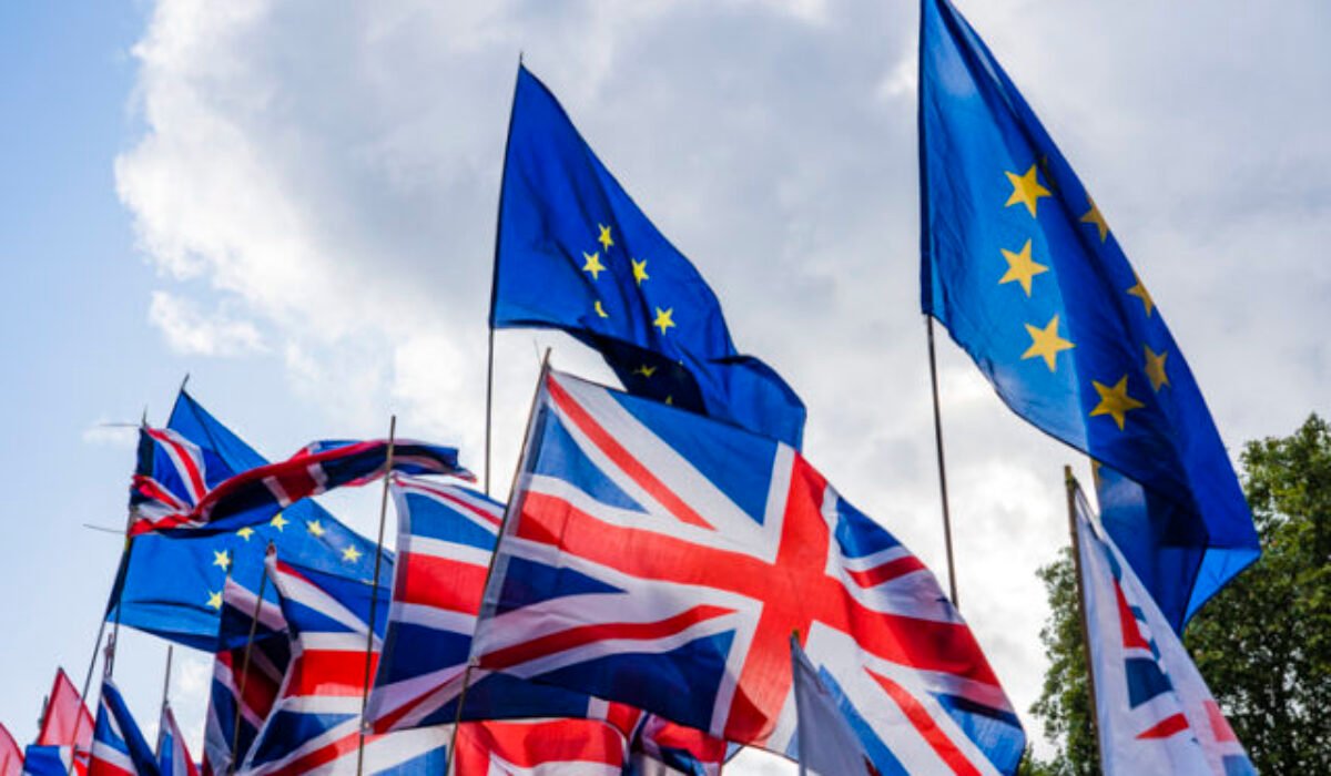 Briti skôr ľutujú ako velebia odchod z Európskej únie, väčšina obyvateľov by podporila zrušenie brexitu
