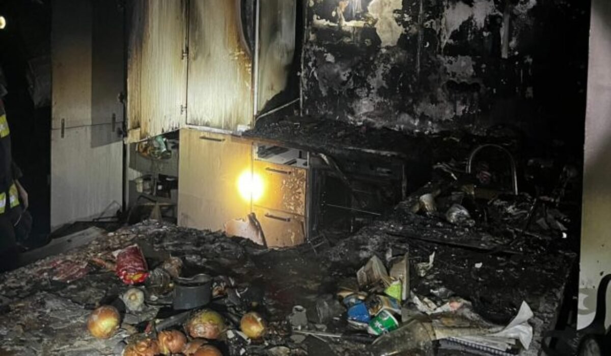 Pre požiar na Mlynarovičovej ulici v Bratislave museli evakuovať bytový dom – FOTO