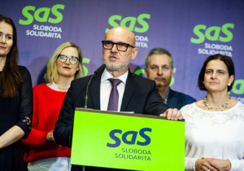 Bombové hrozby pokračujú a Šutaj Eštok namiesto riešenia bezpečnosti vypisuje konšpiračné statusy, kritizujú liberáli