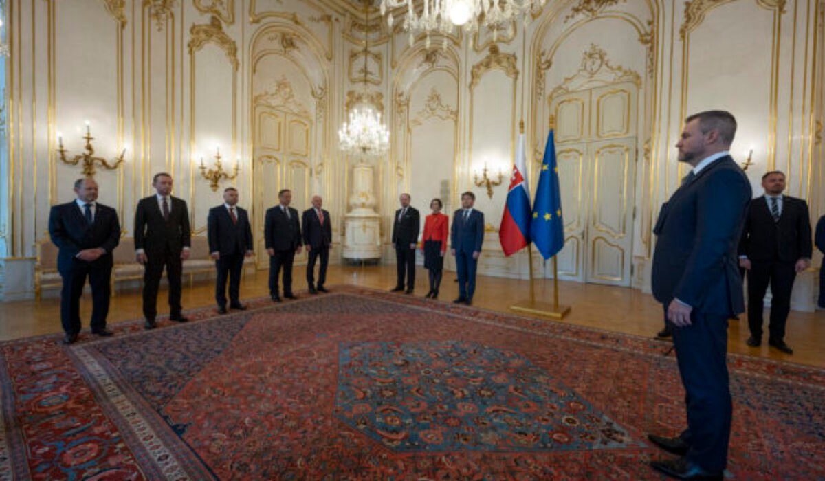 Prezident Pellegrini odovzdal poverovacie listiny piatim veľvyslancom – FOTO