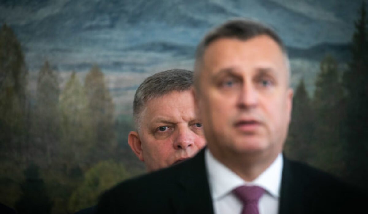 Vždy ste nás použili a následne takmer zničili, píše Danko v liste Ficovi