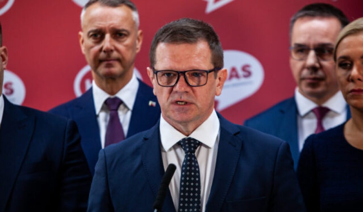 K určitému prerozdeleniu postov vo vláde podľa Kmeca dôjde. Nevylúčil, že by mohol nahradiť Rašiho