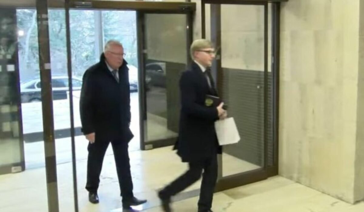 Na stredajšie rokovanie Ficovej vlády omylom prišiel aj ruský veľvyslanec Bratčikov, pomýlil si budovu – FOTO