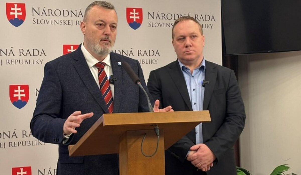 Kresťanská únia vidí vo Ficovom návrhu na zmenu ústavy dva „trójske kone“, prináša aj tri vlastné návrhy – VIDEO, FOTO