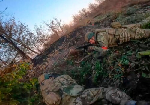 Za každý štvorcový kilometer Ukrajiny Rusko podľa estónskej rozviedky platí životmi sto vojakov