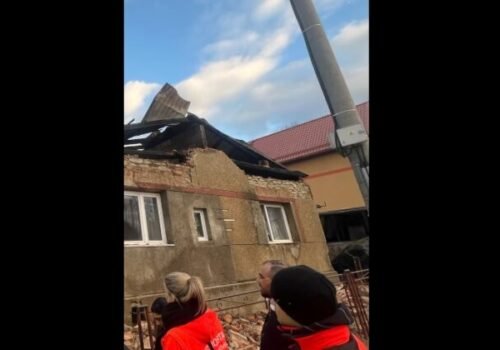 Požiar v Lomničke pripravil o strechu nad hlavou 50 ľudí, zasiahol viacero domácností – VIDEO