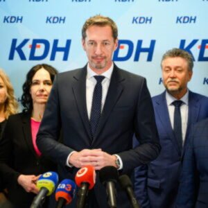 Vláda ťahá rodiny do chudoby a ochraňuje „svojich ľudí“, KDH žiada odstúpenie Maškarovej – VIDEO