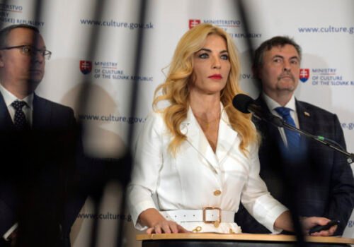 Chaos okolo vedenia SNG pokračuje, Šimkovičovej ministerstvo vyhlásilo výberové konanie za neplatné