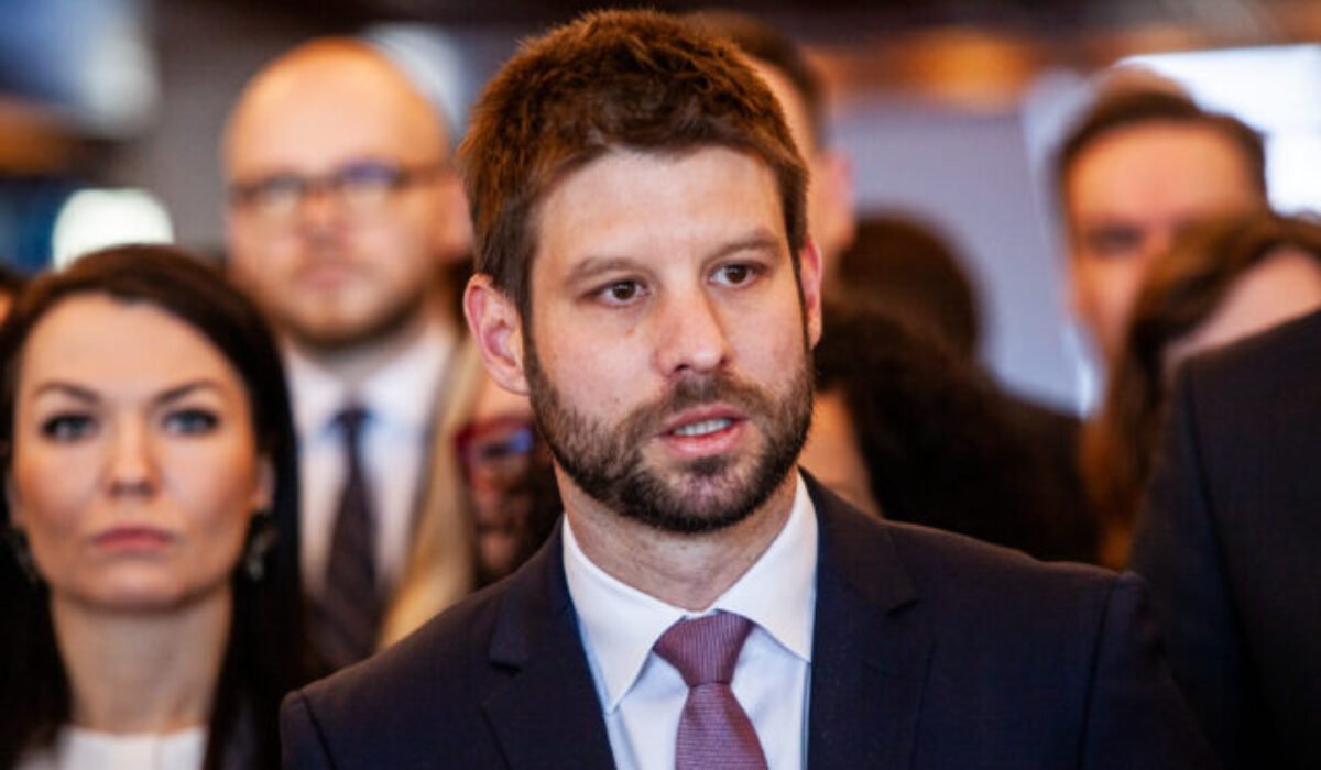 Migaľovci si mohli vybrať medzi vlastnou tvárou a funkciami, podľa progresívcov si zvolili funkcie