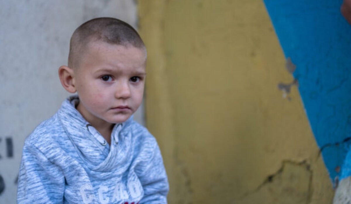 Od eskalácie vojny pred tromi rokmi každé piate dieťa na Ukrajine stratilo príbuzného alebo priateľa. UNICEF varuje pred ničivou daňou, ktorú si vojna vybrala