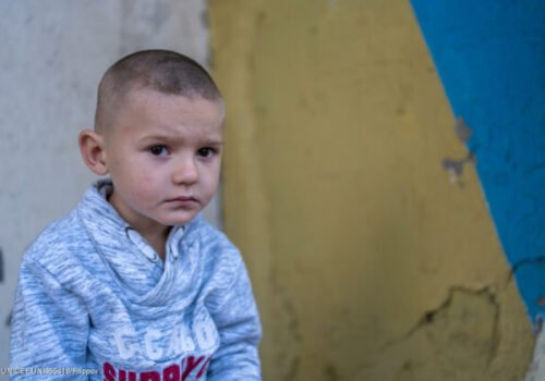 Od eskalácie vojny pred tromi rokmi každé piate dieťa na Ukrajine stratilo príbuzného alebo priateľa. UNICEF varuje pred ničivou daňou, ktorú si vojna vybrala