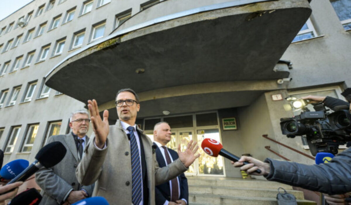 Polícia odmietla trestné oznámenie na Szalaya pre hromadné očkovanie proti COVID-19