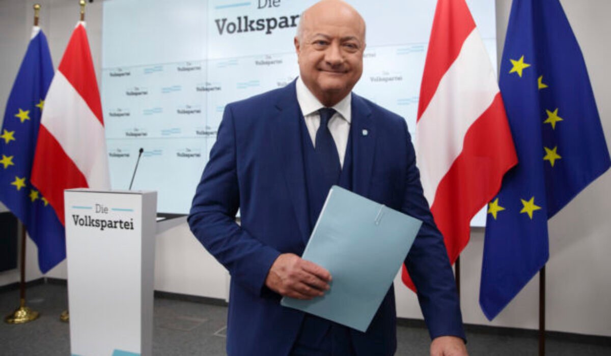 Rakúsku vládu zostavia ľudovci, sociálni demokrati a liberáli