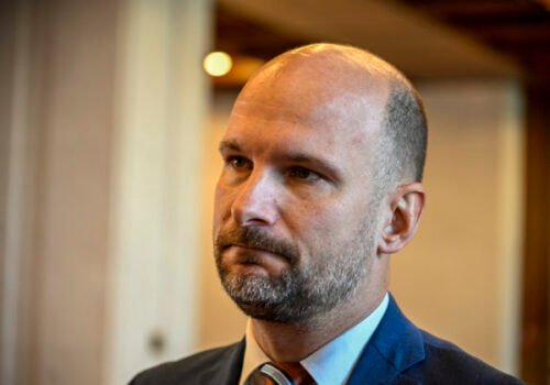 Obranné výdavky nesmú zahŕňať nemocnice a cesty, tvrdí Grendel. Danko odmieta zvyšovať financie na zbrojenie
