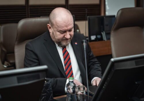 Huliak odmieta návrh opozície na zrušenie Ministerstva cestovného ruchu a športu, má pre ňu jasný odkaz