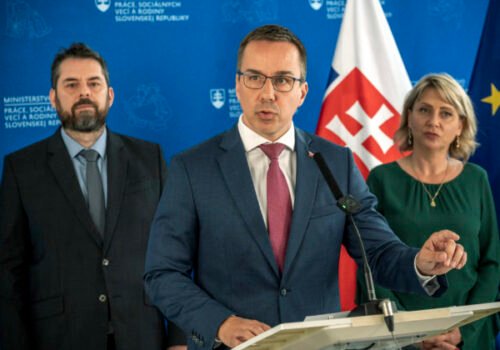 Tomášov projekt Práca namiesto dávok je bližšie k schváleniu, pomôcť má aj ľuďom s exekúciami