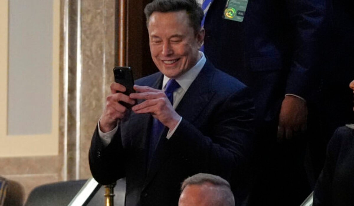 Ukrajinský front by sa zrútil, ak by som vypol Starlink, vyhlásil Musk