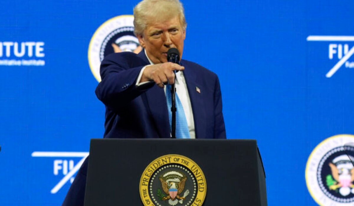 Trump hrozí zvýšením ciel na kanadskú oceľ a hliník na 50 percent a zničením kanadských automobiliek