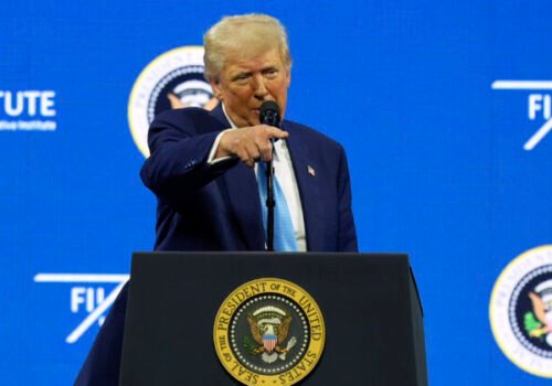 Trump hrozí zvýšením ciel na kanadskú oceľ a hliník na 50 percent a zničením kanadských automobiliek
