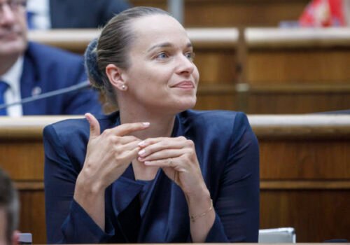 Tabaková skončila na ministerstve športu, Huliak označil jej prácu za trápne a primitívne statusy – VIDEO