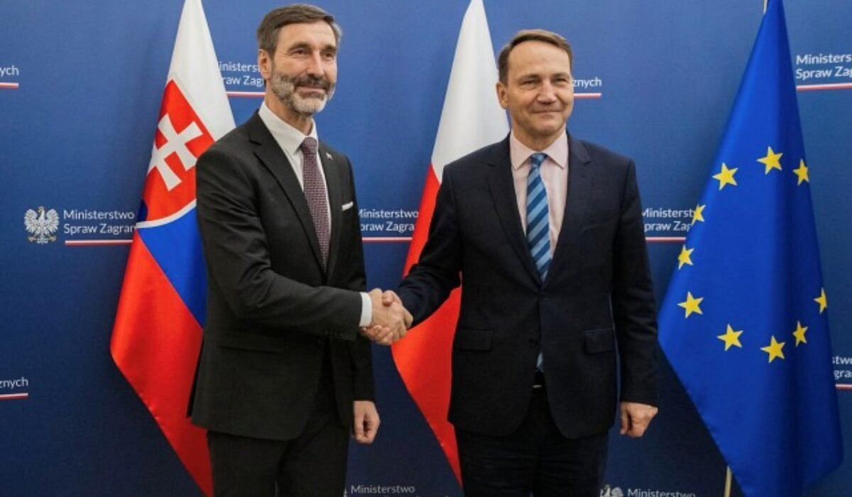 Blanár rokoval so Sikorskim, hlavnou témou bola spoločná bezpečnostná politika Únie – VIDEO, FOTO