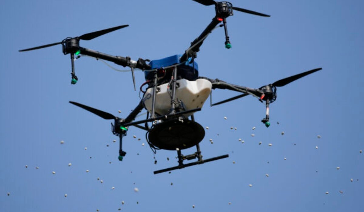 Vo Volgograde počas útoku dronov vypukol požiar neďaleko rafinérie