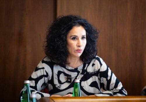 Fico robí gýčovú politiku, podľa Jaurovej každý útok na demokraciu sa začína obmedzením slobody prejavu