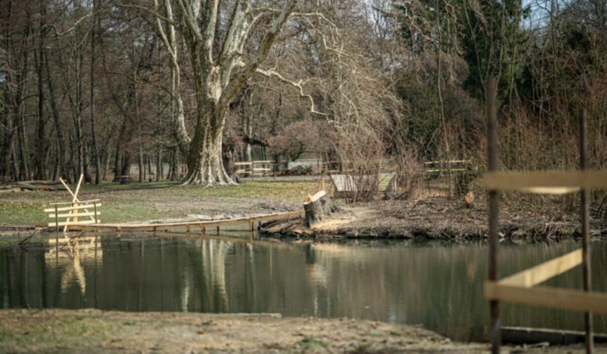 Rekonštrukcia kaštieľskeho parku v Stupave napreduje, prinavrátiť mu chcú historickú krásu – FOTO